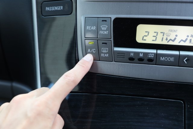 自動車用エアコンパネル等自動車部品製造