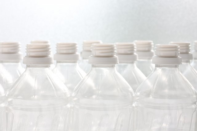 ペットボトル容器の検査、搬出、マシンオペレーター