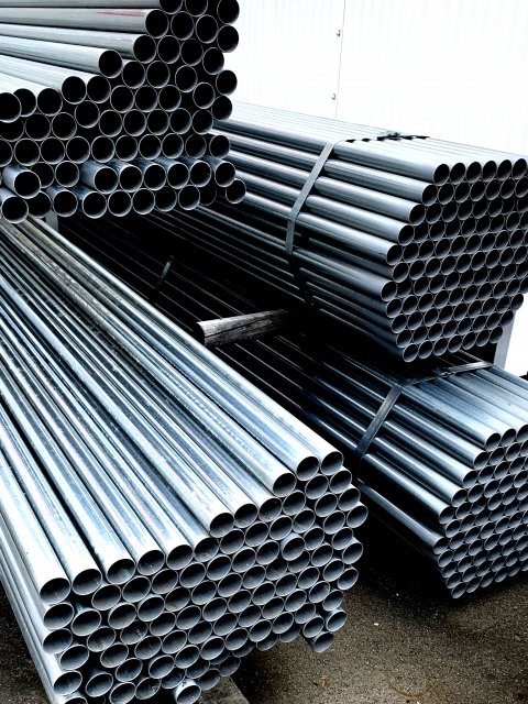 金属パイプやパネルの穴あけ・切削・曲げ加工業務