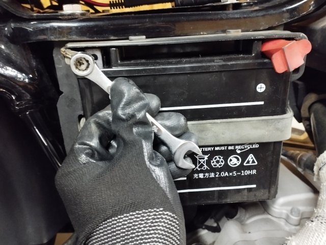 自動車用電装製品の運搬と振り分け作業