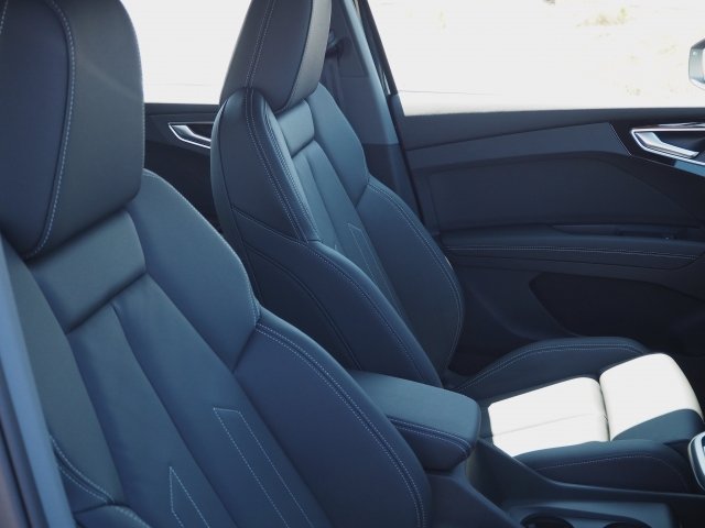 自動車シートの組立・検査