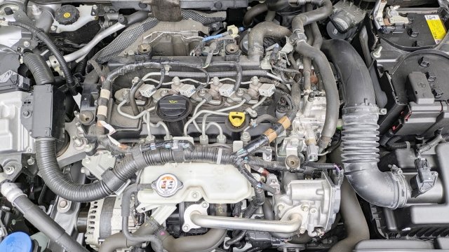 産業用ロボットや自動車エンジンの精密部品加工