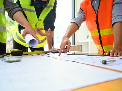 建設現場の施工管理アシスタント