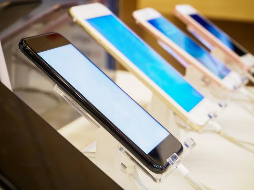 スマホ等に使用される部品の機械オペレーター・検査