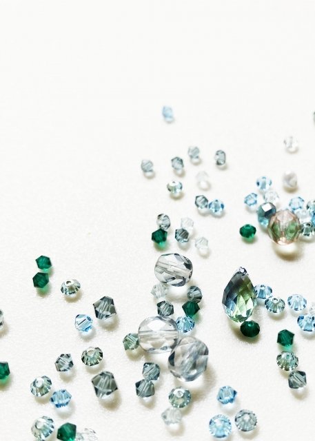 ガラスビーズの仕上げ・梱包・フォークリフト作業