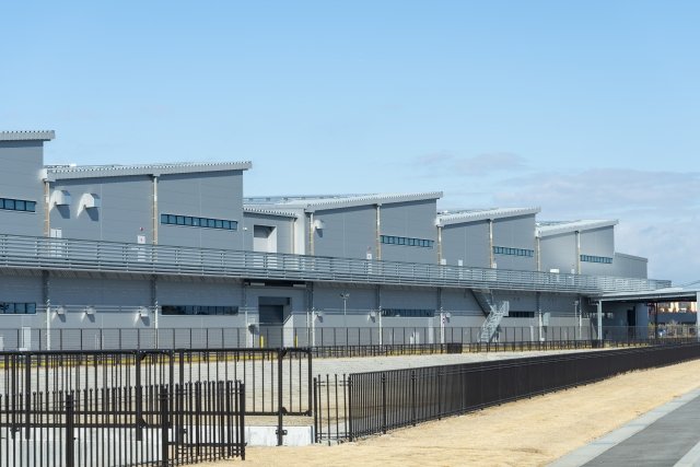 エンボスキャリアテープ（梱包時に使用する保護材など）の製造オペレーター